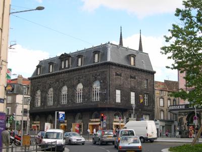  vieille maison en pierre volcanique